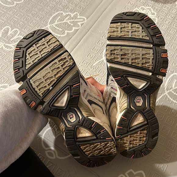 NEW BALANCE WOMENS 504 running athletic shoes sneakers white and pink - Picture 3 of 8